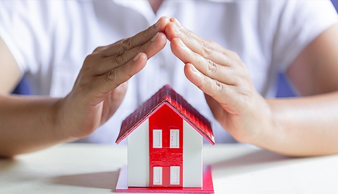 Un huissier peut-il entrer dans un logement en l'absence de son occupant ?